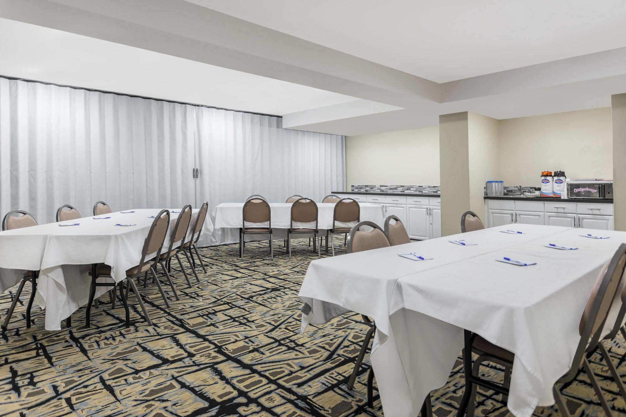 Silverstone Inn & Suites Spokane Valley Extérieur photo