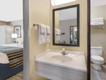 Silverstone Inn & Suites Spokane Valley Extérieur photo
